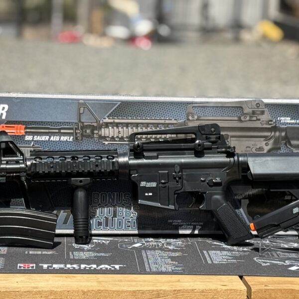 Rifle Sig Sauer, Airsoft AEG y pistola 1911 de Cybergun